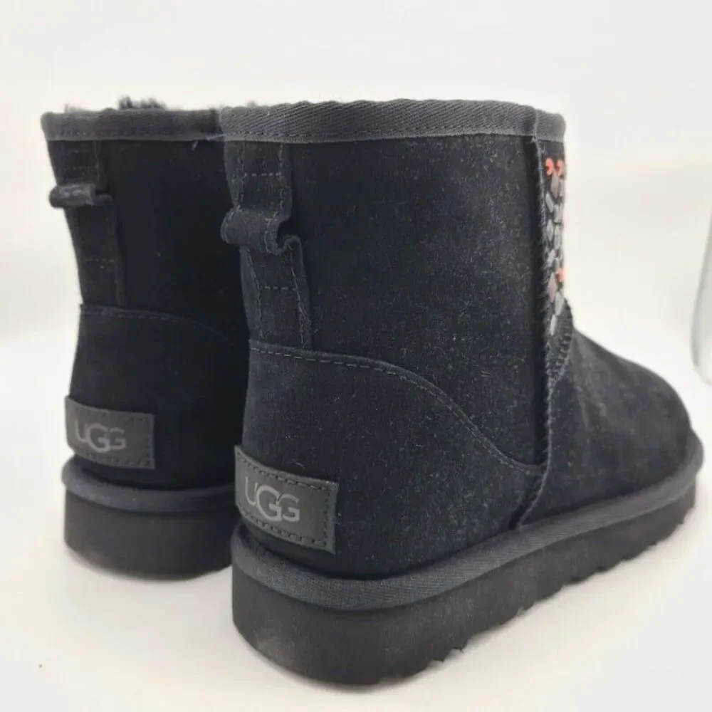 UGG Womens Boots black Suede Fur Classic Mini Stud II Medallion Size 6 37 new